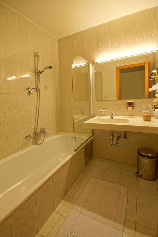Hotel Restaurant Das Roessl Виндишгарстен Номер фото